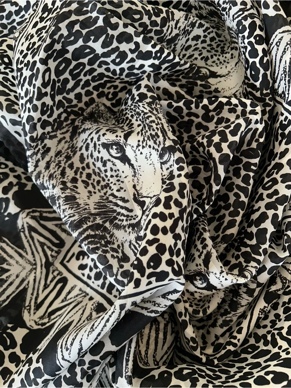 Black & White Leopard Print Silk 🧣 scarf 30“ x 30“ Italian by Nashari